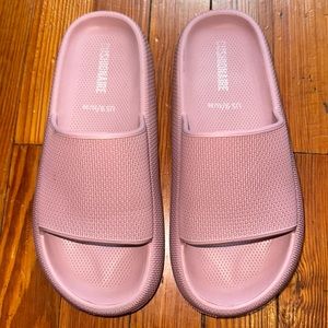 Cushionaire Cloud Slides Size 9